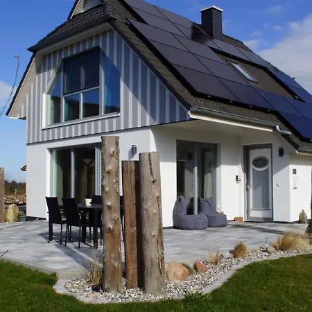 Haus Meerzeit Am Bodden Zw Darss Rügen Mit Kamin&sauna Apartment *