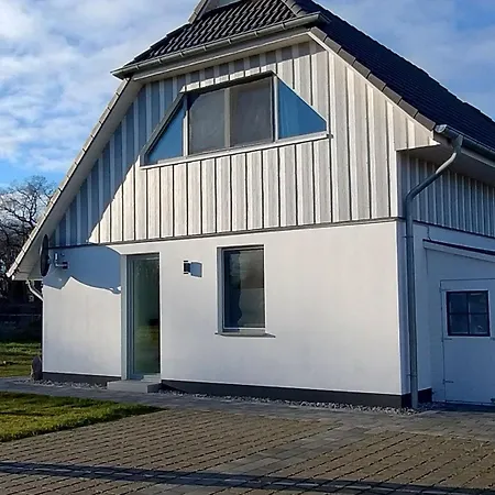Haus Meerzeit Am Bodden Zw Darss Rügen Mit Kamin&sauna Nisdorf