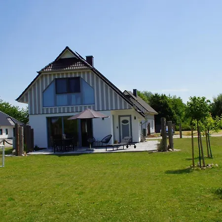 Haus Meerzeit Am Bodden Zw Darss Rügen Mit Kamin&sauna Nisdorf
